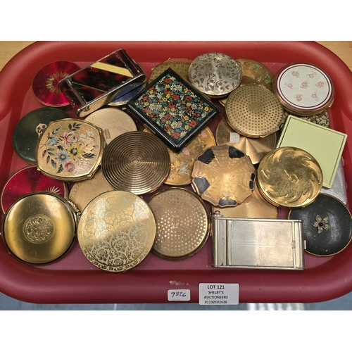 121 - 1 X TRAY CONTAINING VARIOUS VINTAGE COMPACTS ETC