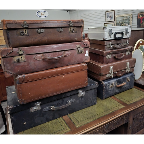 86 - 8 X VARIOUS VINTAGE SUITCASES WITH 1 X METAL CASE