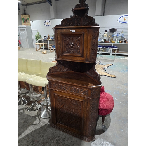 54 - 1 X OAK GOTHIC STYLE CORNER UNIT