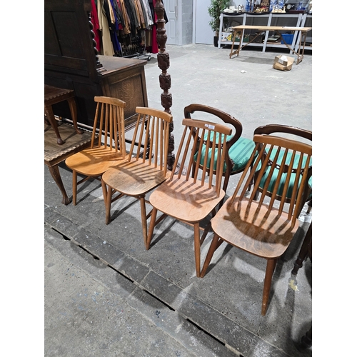 59 - 4 X VARIOUS RETRO SPINDLE BACK DINNING CHAIRS