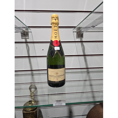 251 - 1 X BOTTLE OF MOET & CHANDON BRUT