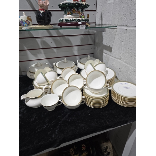 254 - LARGE AMOUNT OF ROYAL DOULTON CLARENDON DINNER AND TEA SET ITEMS