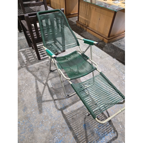 33 - 1 X METAL AND RATTAN GARDEN SUN LOUNGER