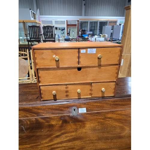 56 - 1X 1970S SEWING BOX