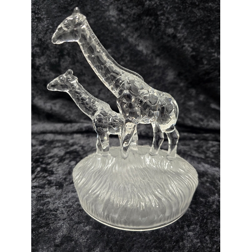 101 - crystl mother and baby giraffe figurine