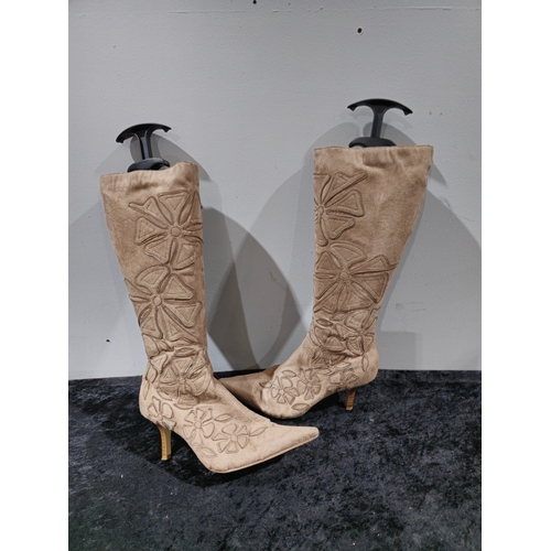 95 - pair of deep 7 ladies calf length boots size 6