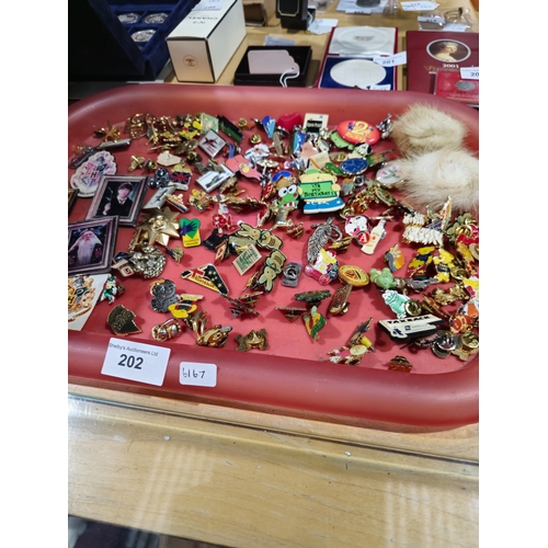 202 - 1 x tray containing various badges and pin badges