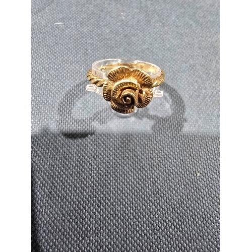 216 - 1 x 9ct gold rope twist and rose design ring 2.84 gram