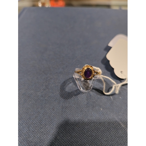 236 - 9ct gold amethyst inset ring 1.52 gram