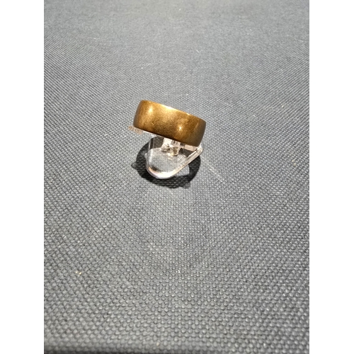 246 - 9ct gold gents wedding band 4.29 grams