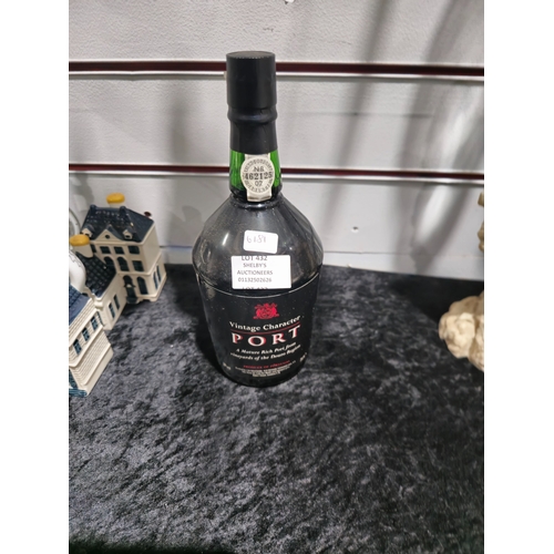 432 - 1 x bottle of vintage port vintage character