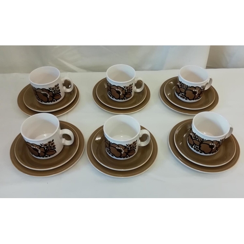 69 - 18 Piece Retro Tea Set