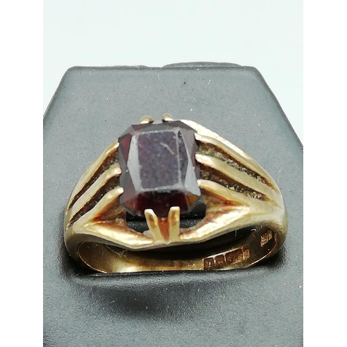 181 - 9ct Gold Gentleman's Ring. Size R. 4.98 grams