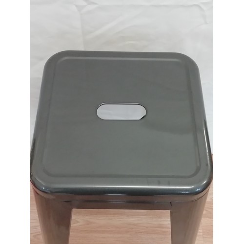 100A - Metal Stool