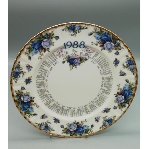 385 - Royal Albert Calendar Plate 1988 in the 'Moonlight Rose' Pattern