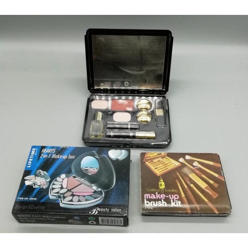 657 - Make-Up and Brush Sets (3)