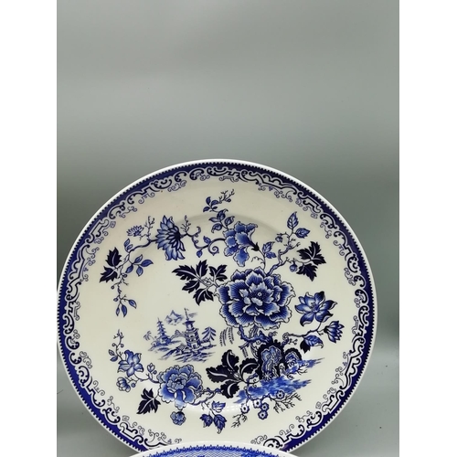 661 - Mason's Blue and White Collection Plates with Certificate (6)