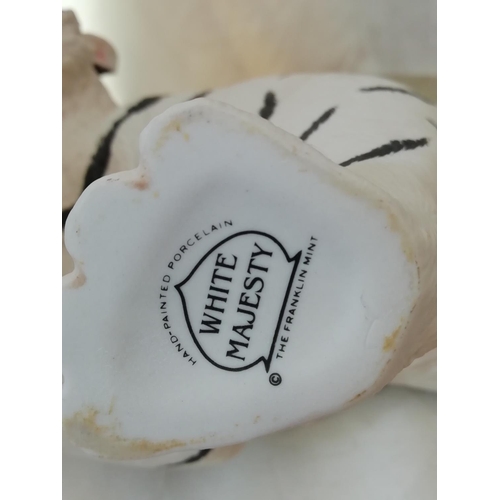 ★フランクリンミント 「WHITE MAJESTY」 ホワイトタイガー 台座付★ Extra Large Franklin Mint Hand Painted Porcelain Snow Tiger on