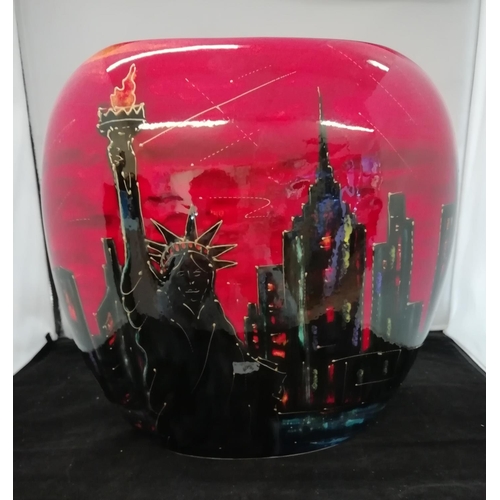 39 - Anita Harris Giant 30cm New York Skyline/Statue of Liberty Purse Vase