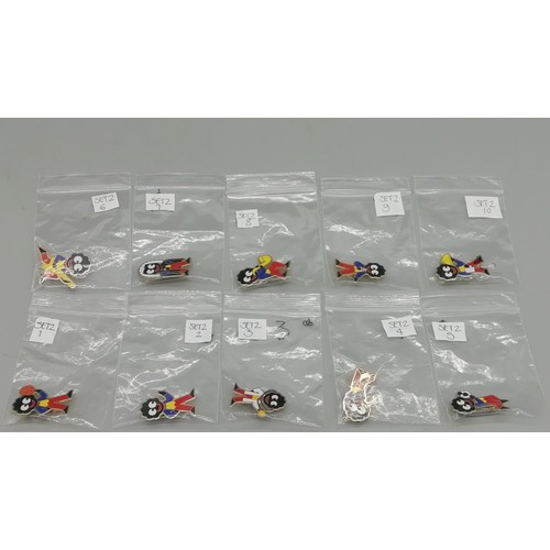 35 - 1998 Robertsons Golly Badges - Complete 10 Badge Series