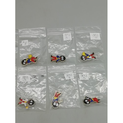 35 - 1998 Robertsons Golly Badges - Complete 10 Badge Series