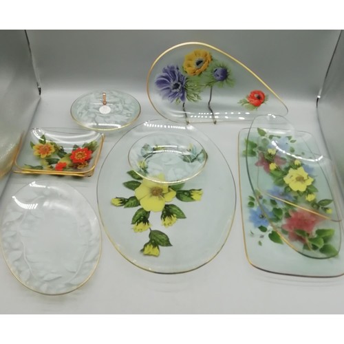 300 - Quantity of Glass Floral Plates
