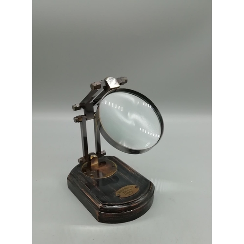 351 - Wooden Base Desk Top Magnifying Glass