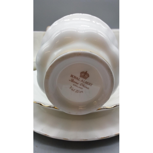 181A - Royal Albert Trios in the 'Val D'or' Pattern