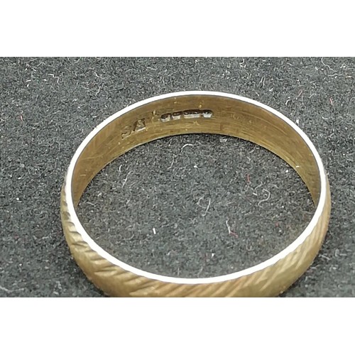 30A - 9ct Gold Band Patterned Ring