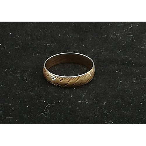 30A - 9ct Gold Band Patterned Ring