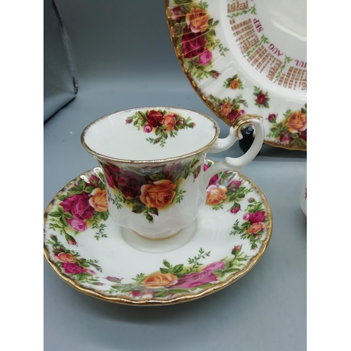 23 - Royal Albert Items in the 'Old Country Roses' Pattern - 2 x Cups and Saucers, Bud Vase & Calendar Pl... 