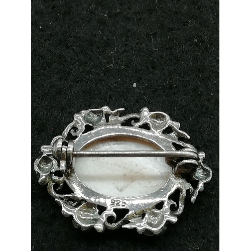 444 - 925 Silver Brooch set with Mother of Pearl