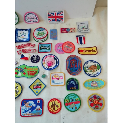 498 - Girl Guides/Brownies/Badges from Around the World.