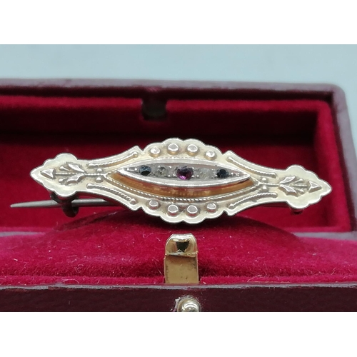 600 - 9ct Edwardian Brooch with possibly set with Jet - Boxed.