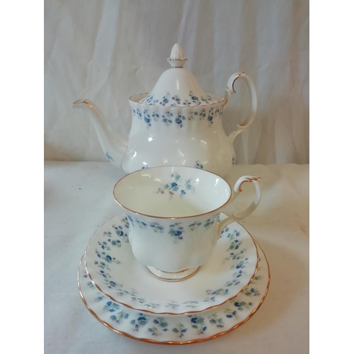 61 - Royal Albert 21 Piece Tea Set in the 'Memory Lane' Pattern. Best Quality.