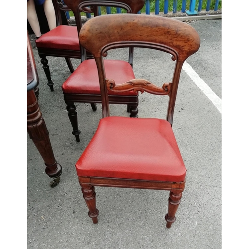 200A - Mahogany Expandable Table with Brass Caster Feet. Closed measures 98cm x 121cm x 77cm plus 6 Chairs.