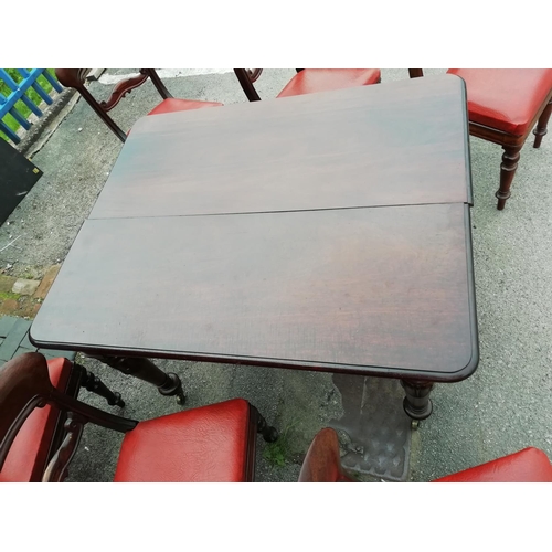 200A - Mahogany Expandable Table with Brass Caster Feet. Closed measures 98cm x 121cm x 77cm plus 6 Chairs.