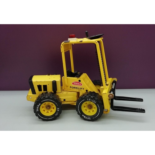 21 - Tonka Forklift Truck. 19cm High x 26cm. Tin and Plastic.