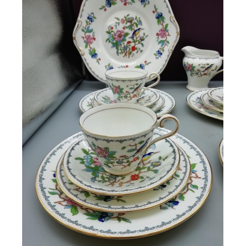 31 - Aynsley 19 Piece Part Tea Set in the 'Pembroke' Pattern. 1st Quality.