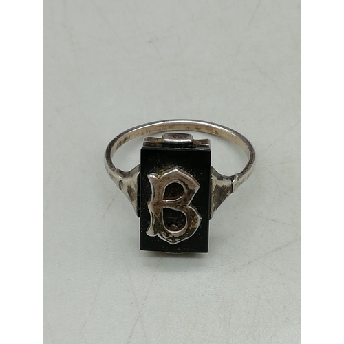 704 - Antique 925 Silver Ring - Onyx with 'B' Initial.