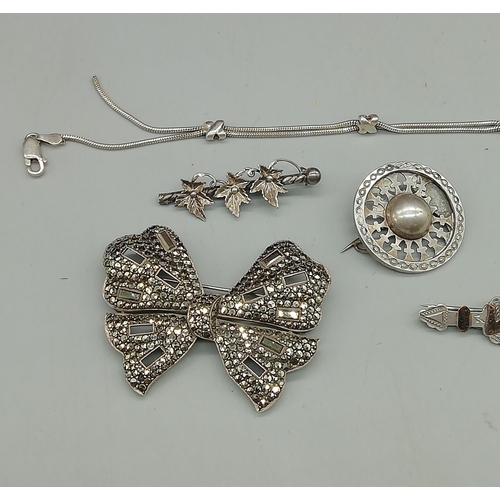 24 - Quantity of Silver Brooches etc for Repair.