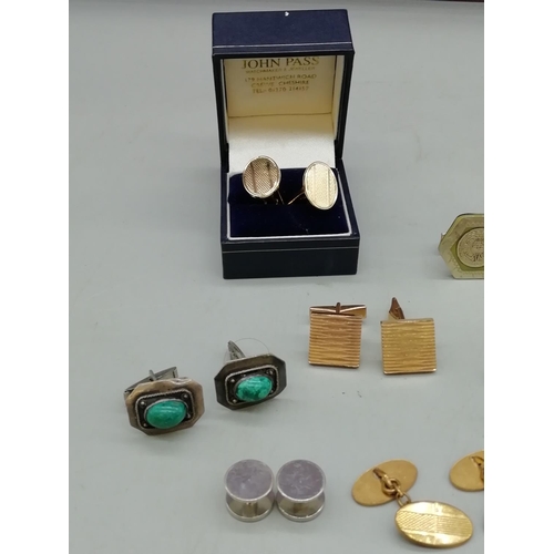 100 - 9 Pairs of Gents Cufflinks.