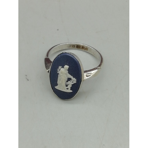 31 - Wedgwood Jasper and Sterling Silver Ring. Hallmarked London 1975.