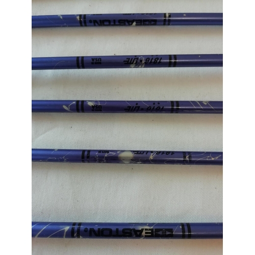 366 - 8 x USA Longshot 'Jazz' Arrows.