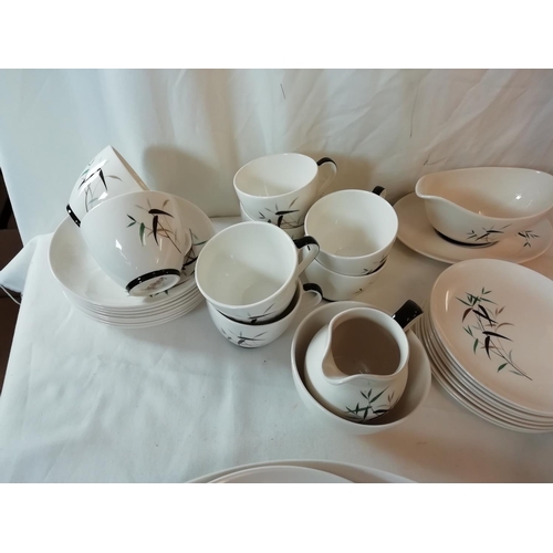 4 - Royal Doulton 'Bamboo' Pattern D6446 - 8 Setting Dinner Service, 2 x Tureens, Meat Platter, 2 x Brea... 