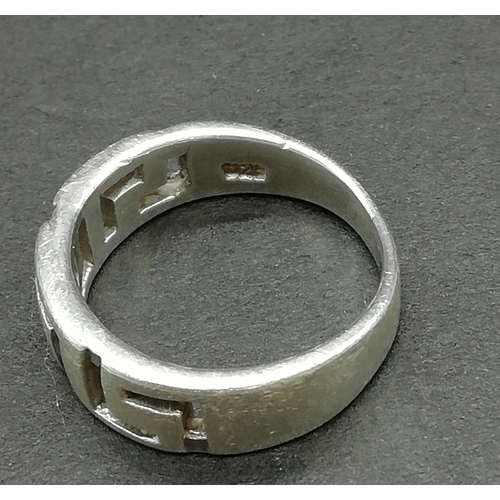 400 - 925 Silver Ring.