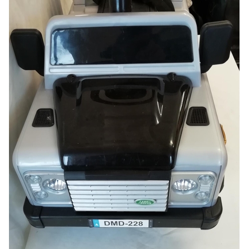 423 - Childs Landrover Defender Sit In Battery Car W/O.