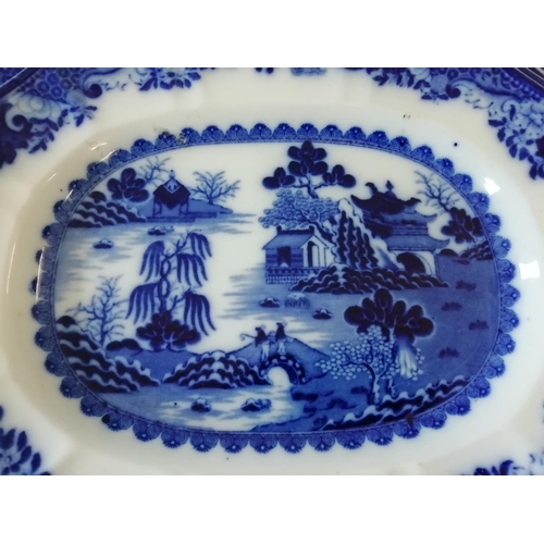 543 - Mason's Blue & White 'Old Willow Pattern' Set of 4 Graduated Meat Plates plus 1 Other. Largest being... 