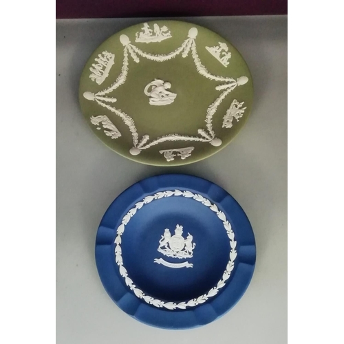 672 - Wedgwood Green Jasper Cabinet Plate plus Dark Blue Jasper Silver Jubilee Plate. (2).