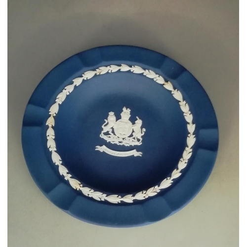 672 - Wedgwood Green Jasper Cabinet Plate plus Dark Blue Jasper Silver Jubilee Plate. (2).